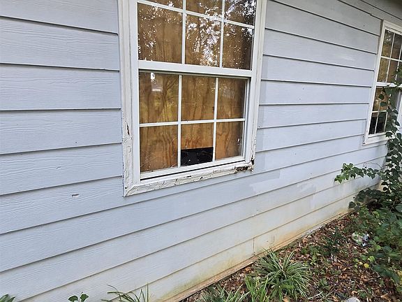 3rd image of 1820 N Cedar St