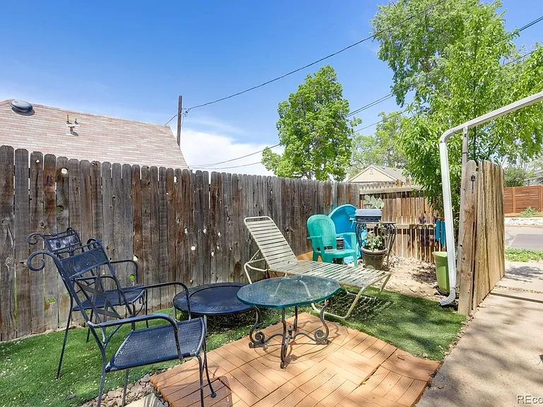 240 E Cornell Ave — Photo 2