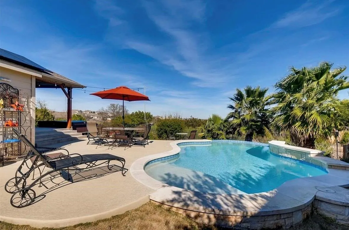 3 bed, 2.0 bath, 1704 sqft, $2,800 — Photo 1