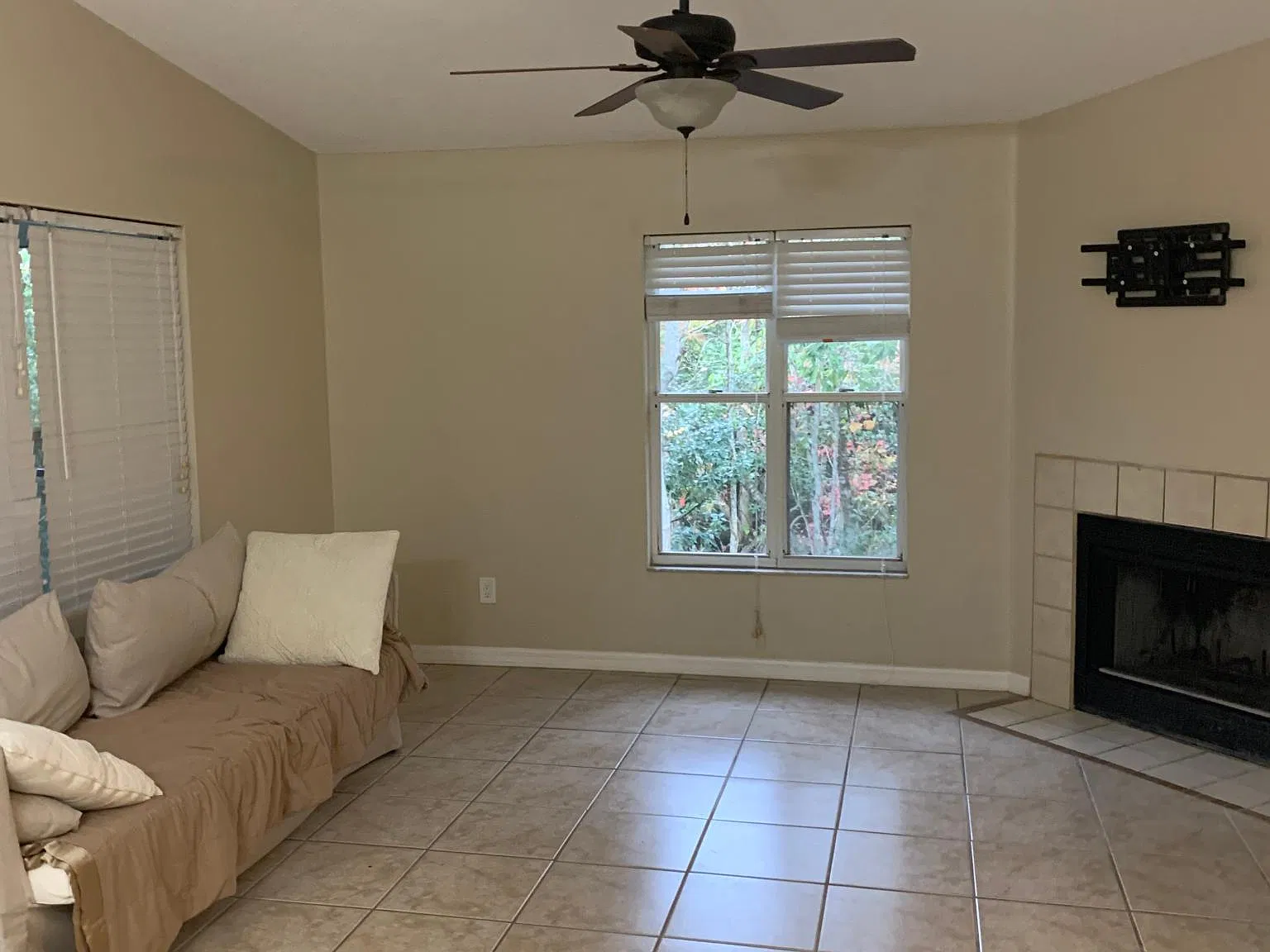 2 bed, 912 sqft, $1,550 — Photo 2