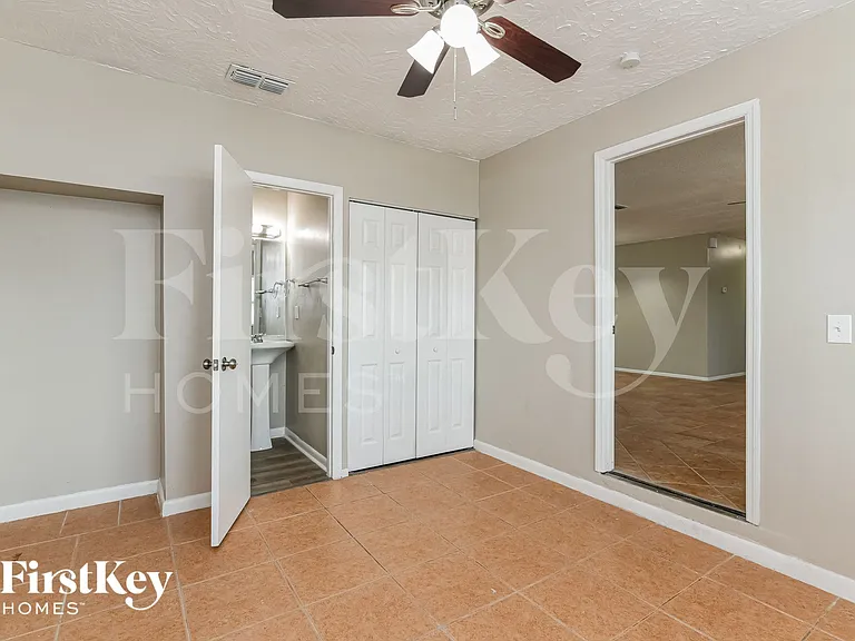 2716 Barclay Ln — Photo 11