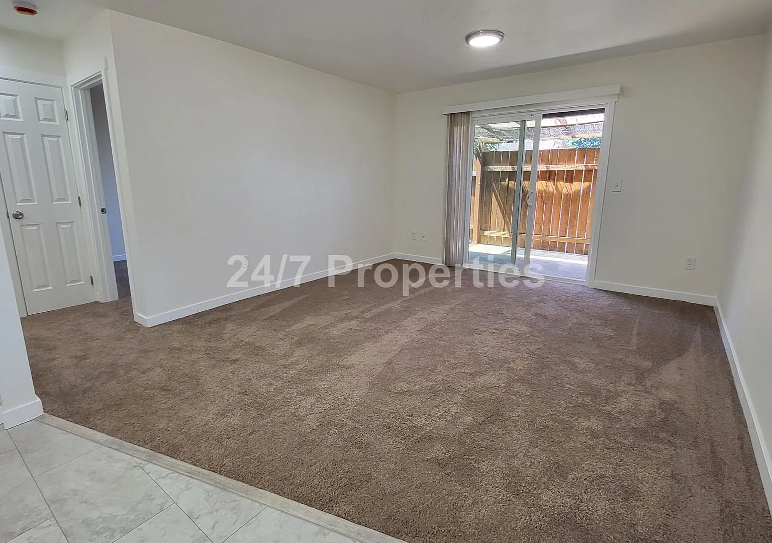 Updated 1 BD | 1 BA Apartment - Sandy — Photo 4