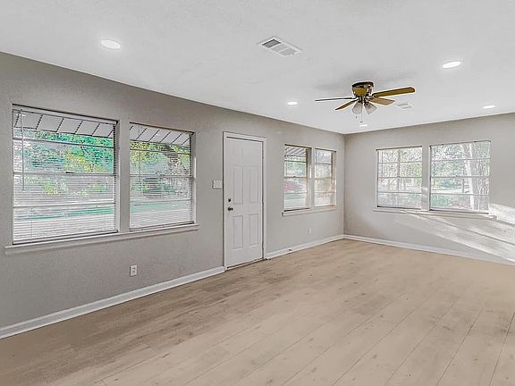 2nd image of 1850 Roberts St