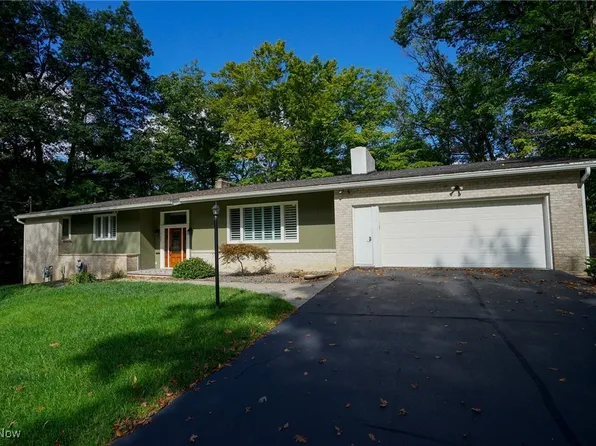 725 Blueberry Hill Dr, Canfield, OH 44406