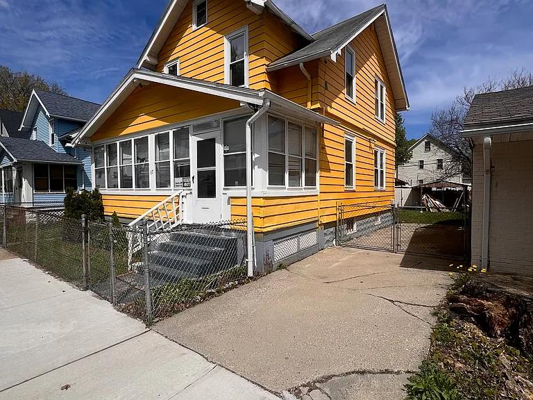67 Suffolk St — Photo 4