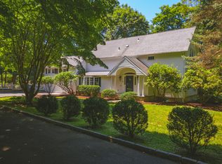 366 Briar Brae Rd, Stamford, CT 06903