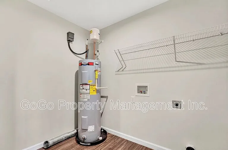 8 Torrington Dr — Photo 17