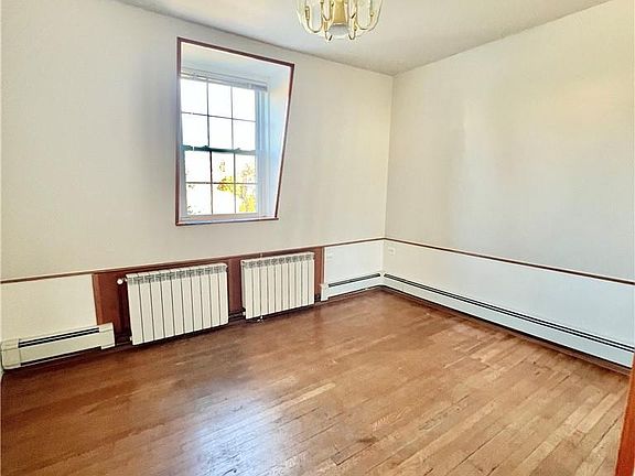 5th image of 210 Union Ave