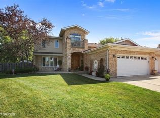 935 Richmond Ct, Elk Grove Village, IL 60007