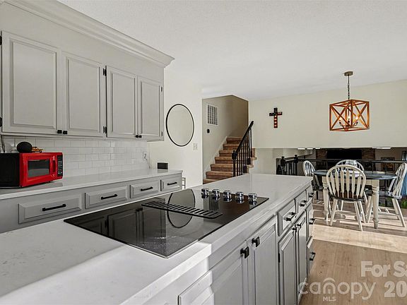 4th image of 1226 Twin Lakes Rd