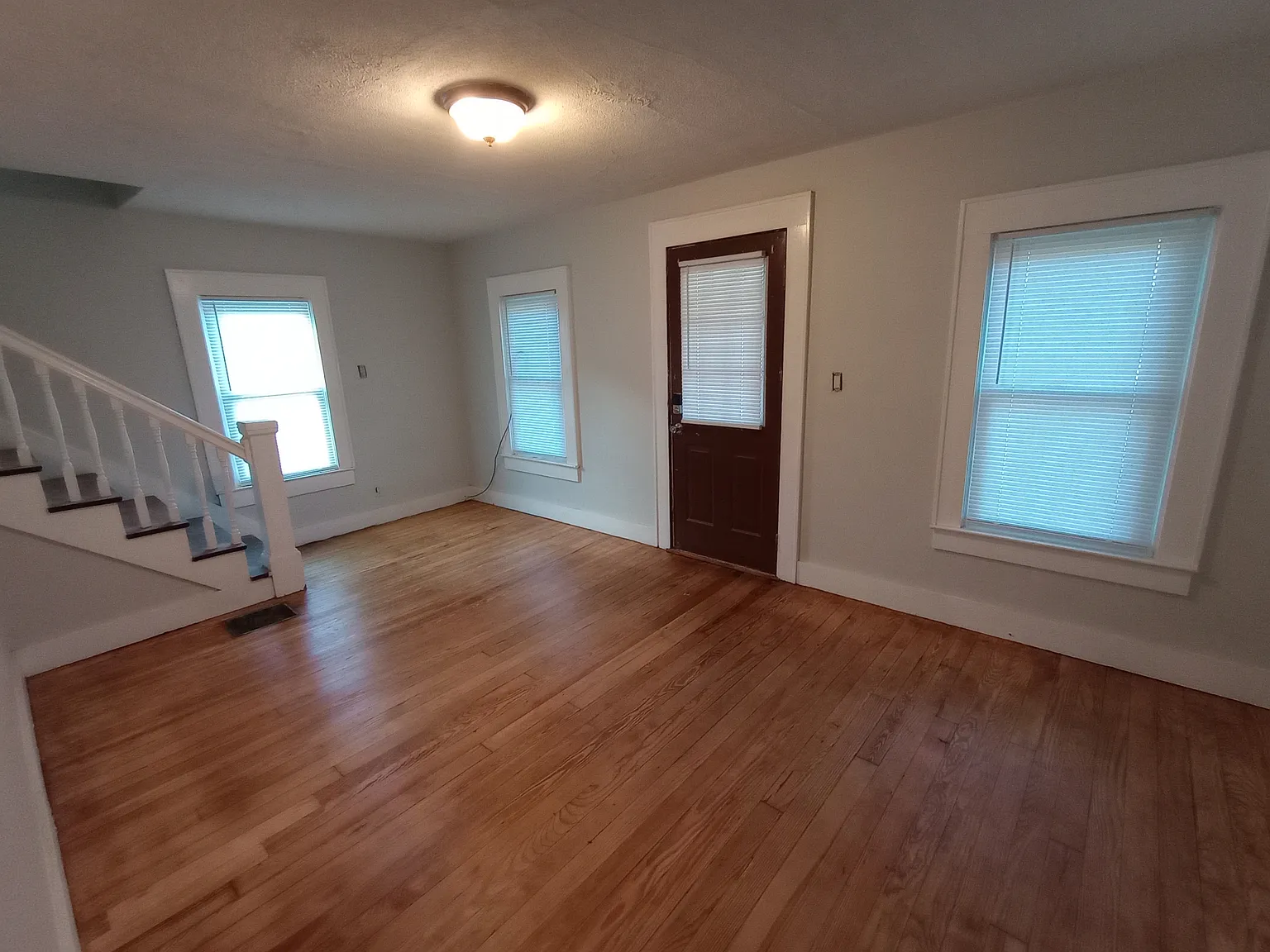 222 E Warfield Street — Photo 2