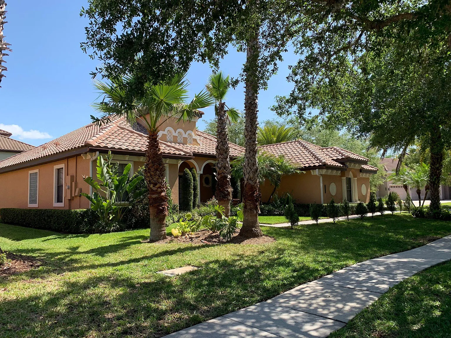 5 bed, 3500 sqft, $4,250 — Photo 2