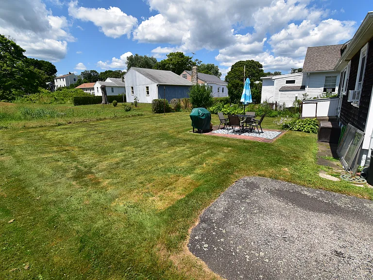 41 Caswell St — Photo 33