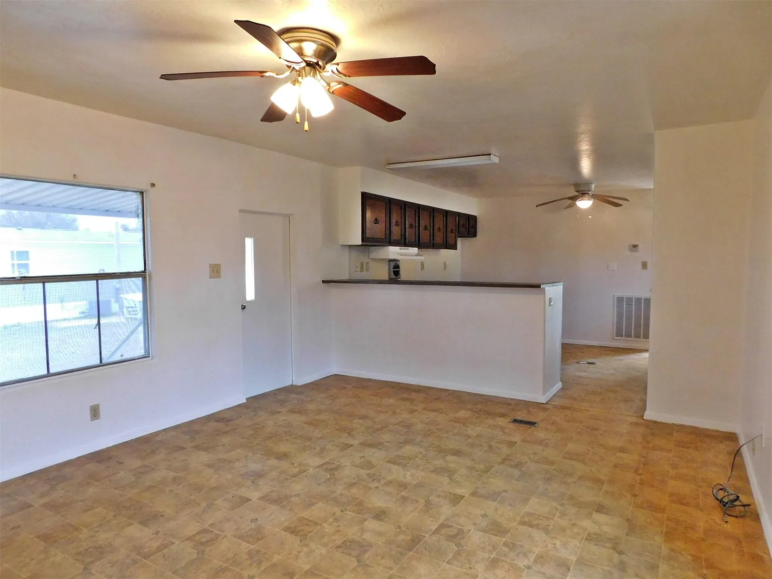 2 bed, 2.0 bath, 952 sqft, $1,250 — Photo 2