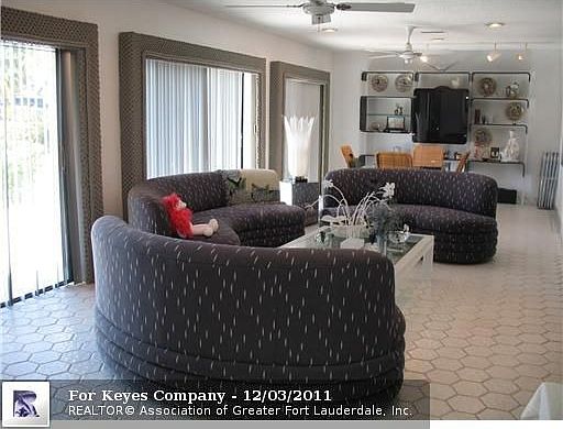 3rd image of 6100 Royal Poinciana Ln