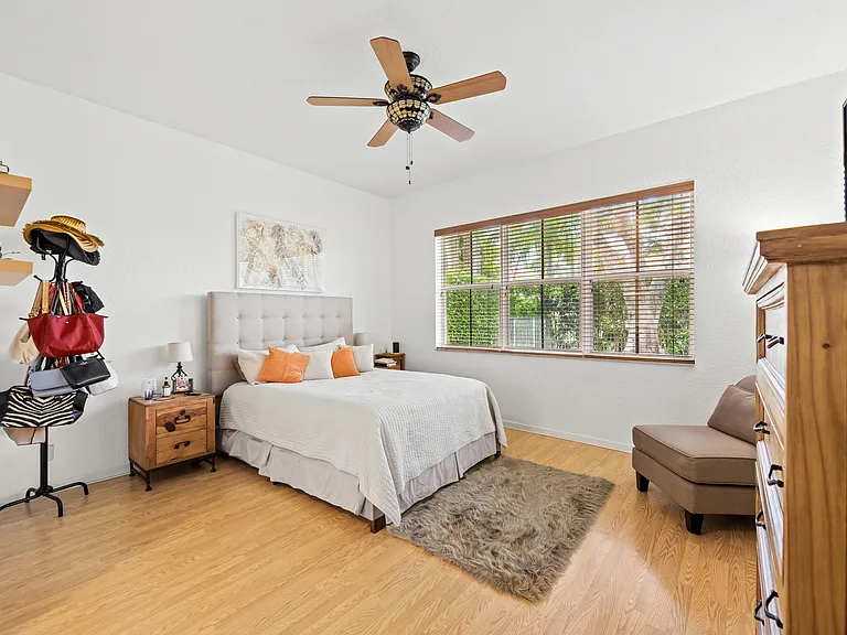828 Vanda Ter — Photo 14