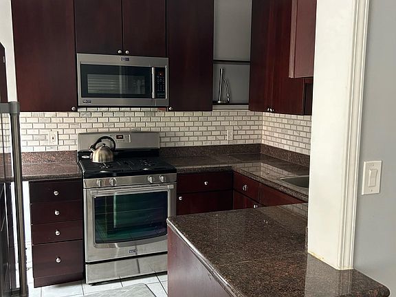2nd image of 4356 N Kenmore Ave #202