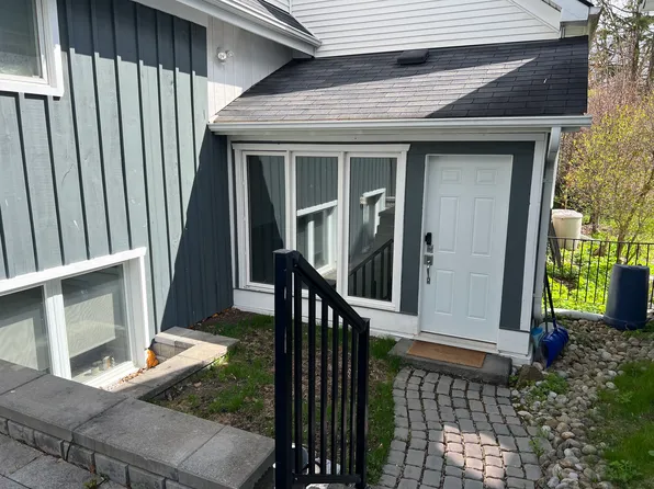 23 Vincent St, Newmarket, ON L3Y 4G3