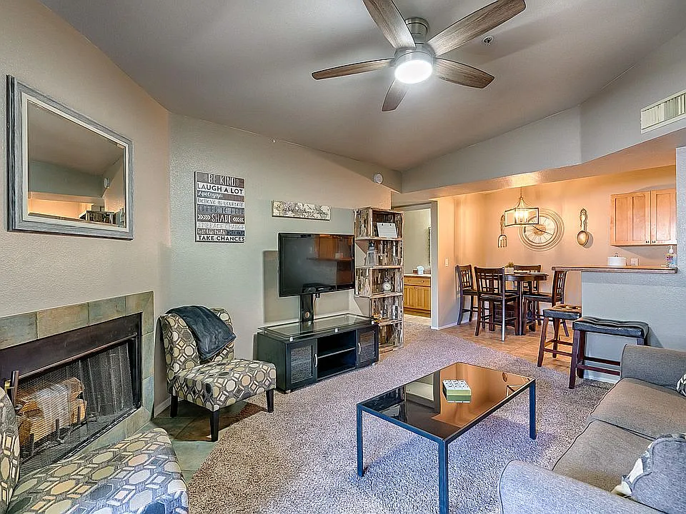 2 bed, 908 sqft, $1,825 — Photo 2