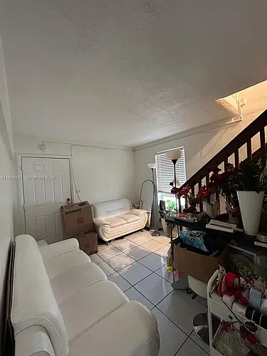 11 SW 32nd Ave #4 Photo 1