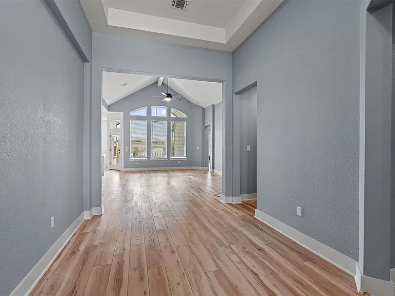 920 Hornsby Holw — Photo 4