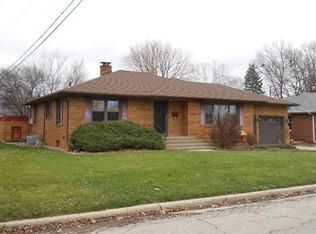 2138 Meadow Lawn Ln, Peru, IL 61354