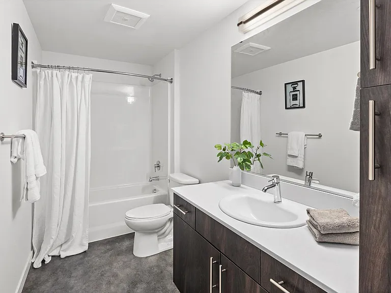 Denny 18 Apartments — Photo 16