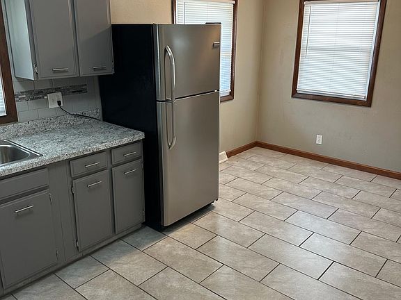 3rd image of 502 Sandra Ln #502