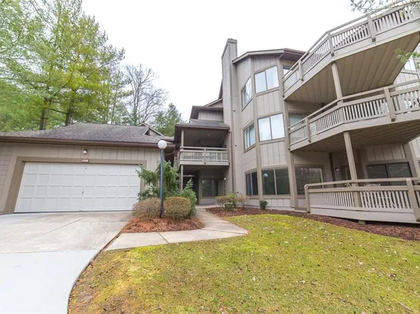 2286 Stone Creek Trl, Cuyahoga Falls, OH 44223