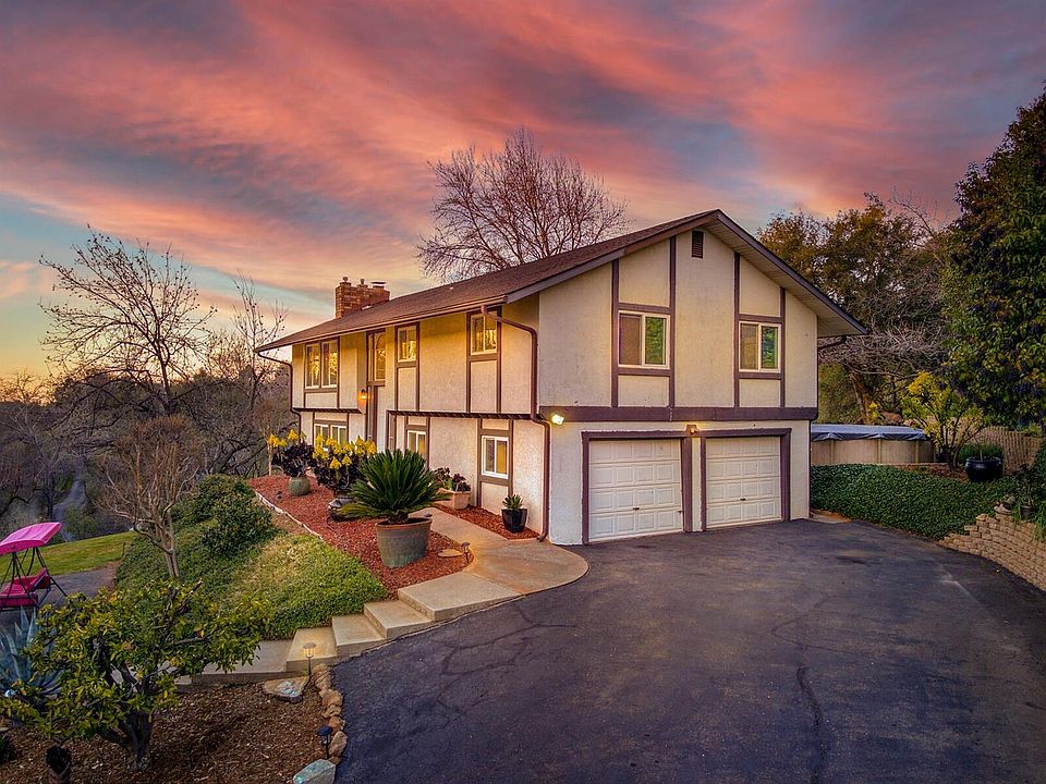 1st image of 405 Woodlake Ln