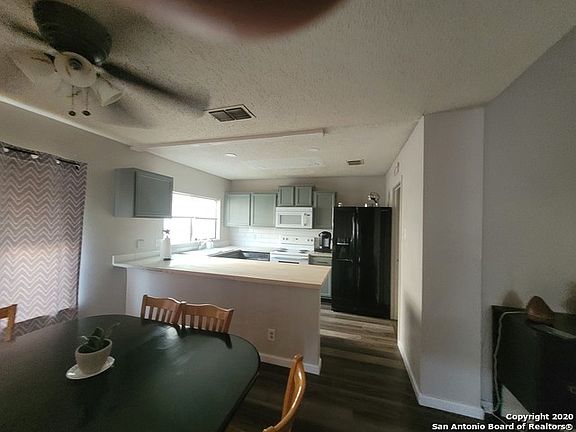 3rd image of 719 Cypressbrook Dr