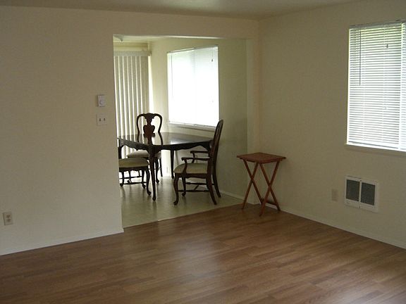3rd image of 4803 To 4805 23rd Ave SE