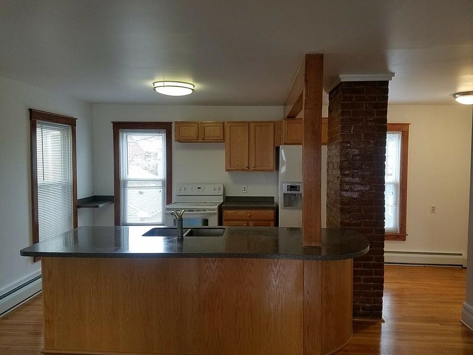 1st image of 156 Livingston St #2