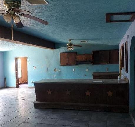 3rd image of 9030 Walhalla Ave