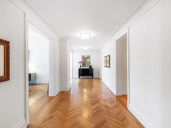 5th image of 15 Central Park W APT 6D