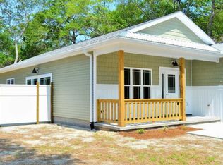 153 NE 2nd St, Oak Island, NC 28465