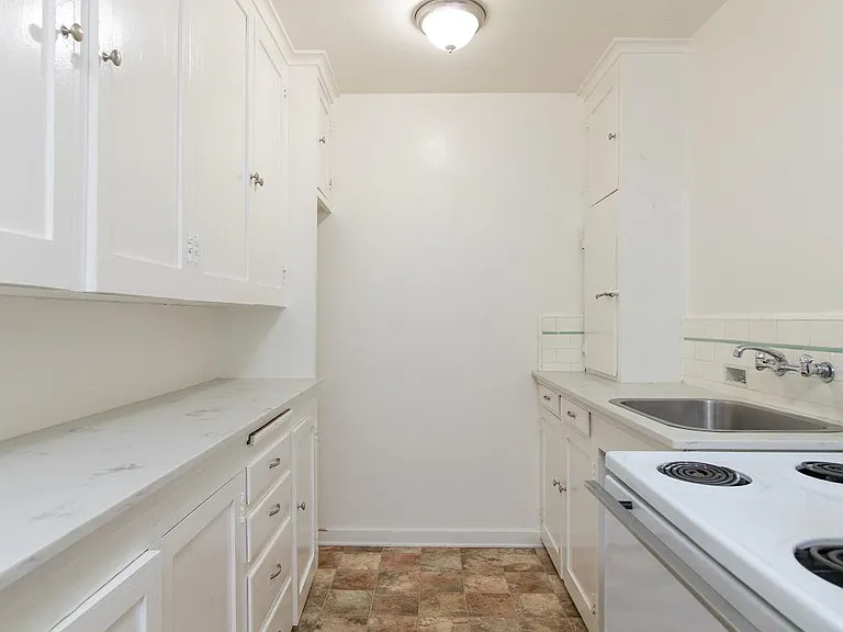 Maxwell Apartments — Photo 7