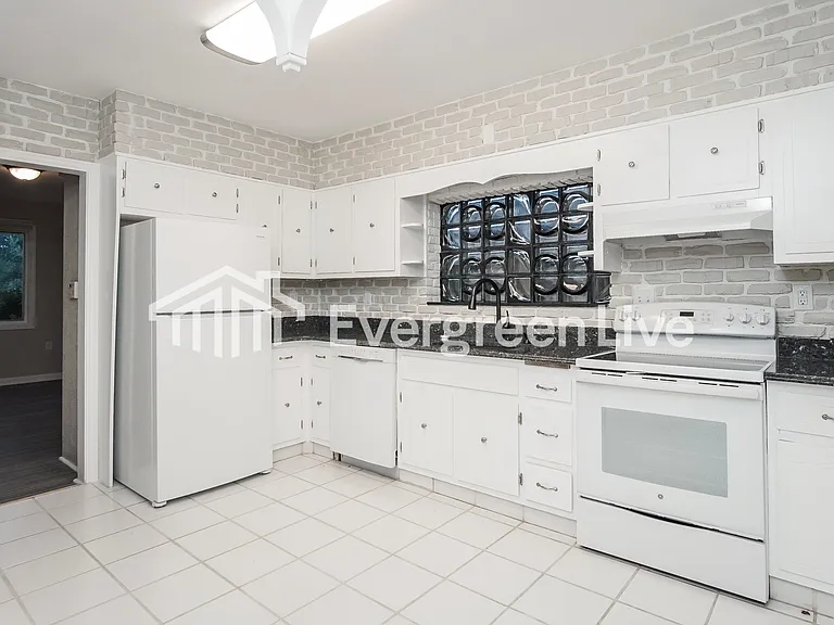 408 Tremont Ave — Photo 9