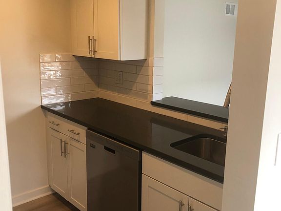 4th image of 4515 Jefferson St #1
