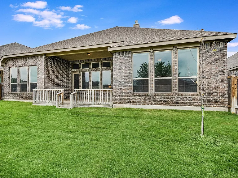 3925 Octavia Dr — Photo 22