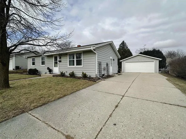 630 Pleasant Avenue, Hartford, WI 53027