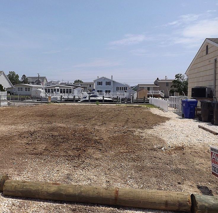 1st image of 51 E Lagoona Dr