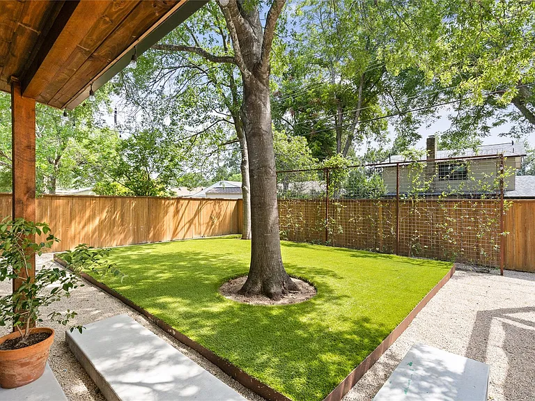 2001 Teakwood Dr — Photo 34