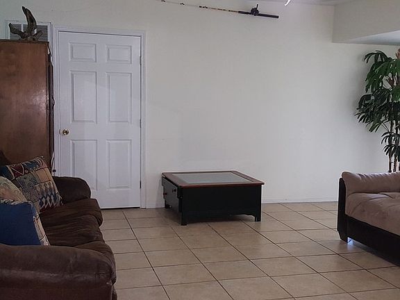 4th image of 107 E Marisol Dr