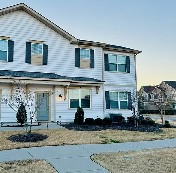 4080 Trenwith Ln — Photo 2