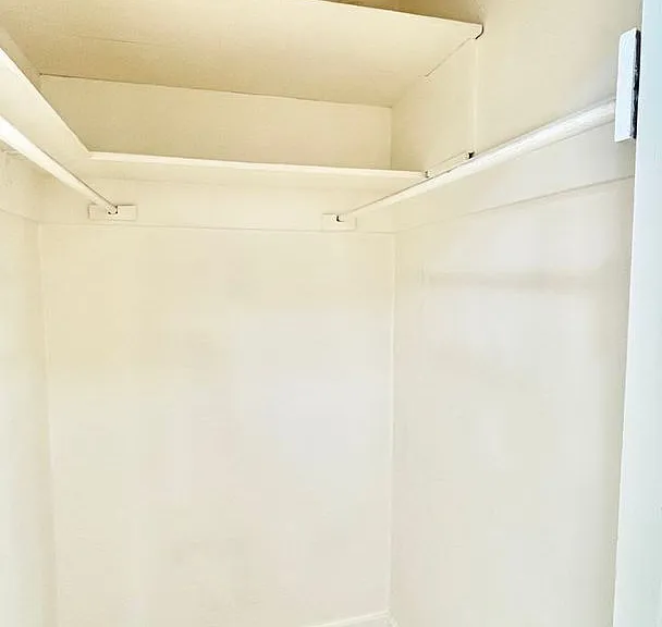 T0108 - Laurelview Apartments — Photo 16
