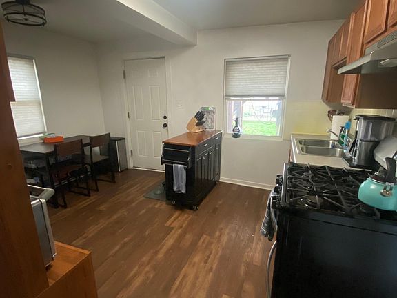 3rd image of 1738 N Richmond St #1