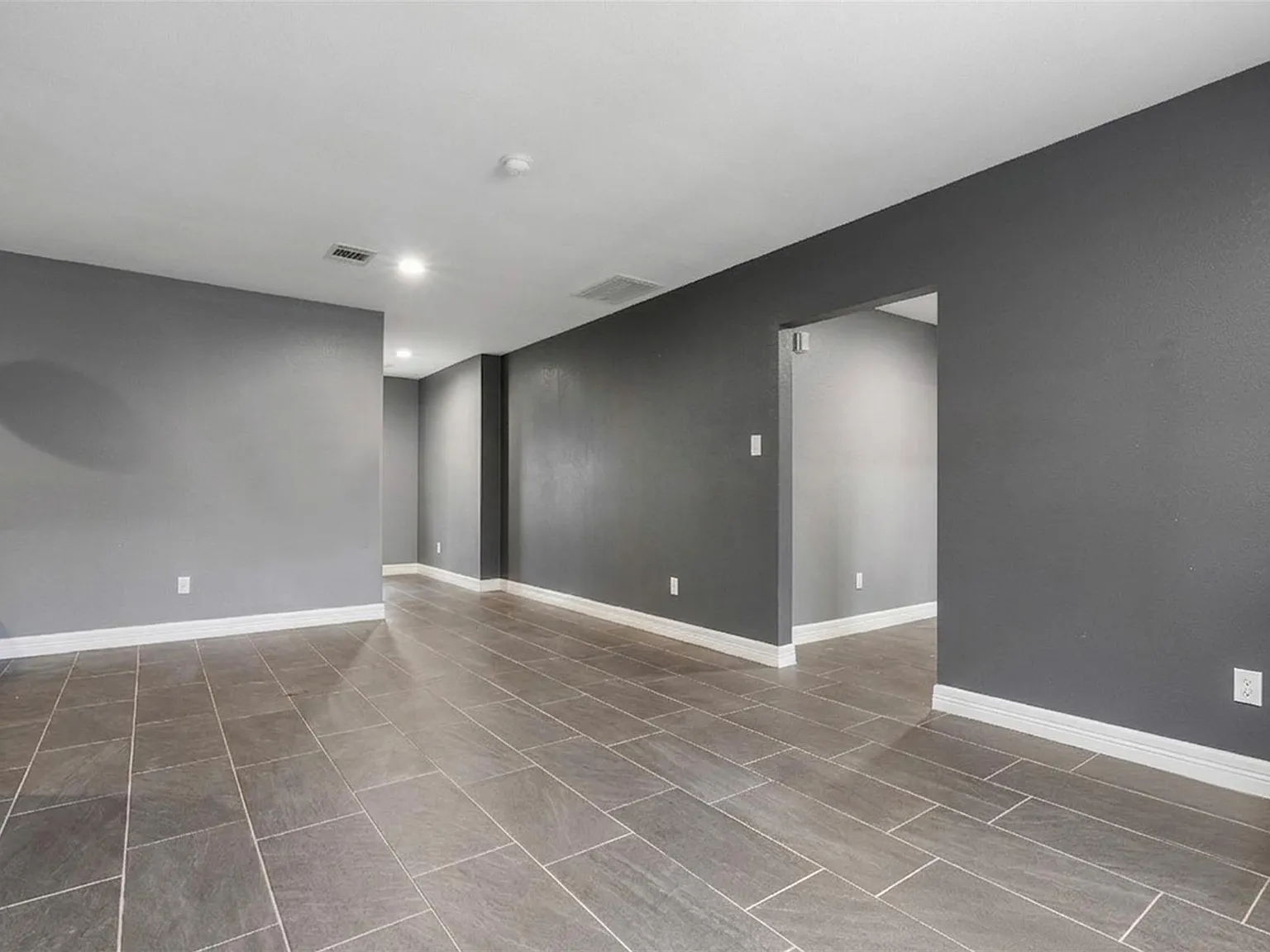 5 bed, 2.0 bath, 1490 sqft, $2,000 — Photo 4