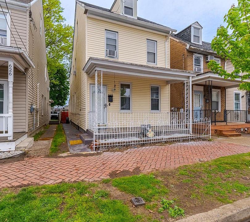 1st image of 628 Pine St