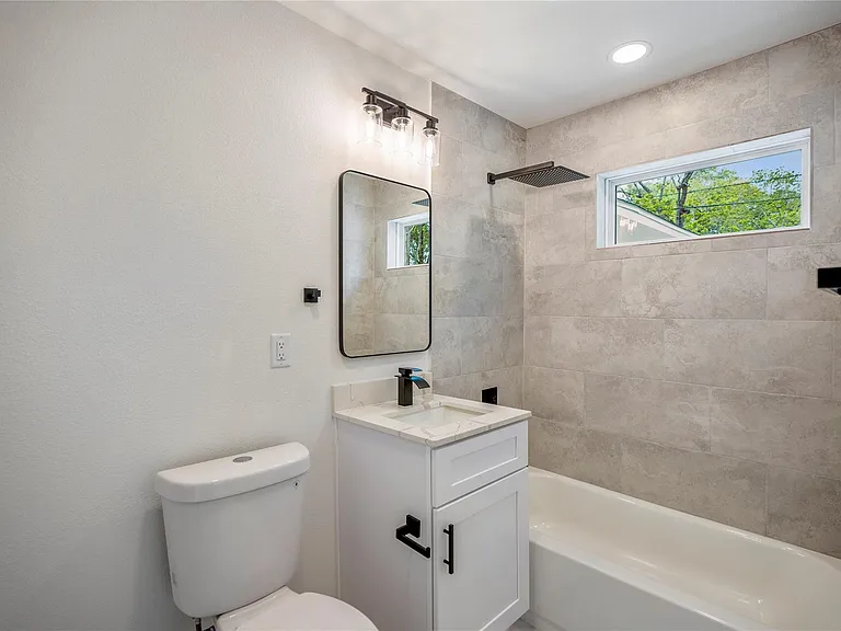 3923 Alsace St — Photo 24